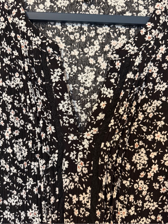 Skies Are Blue Tops - Skies Are Blue petite Black Floral V-Neck Top with White & Pink Accents